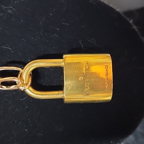 Louis Vuitton lock π and key π set on a gold tone hardware chain - Picture 3 of 12